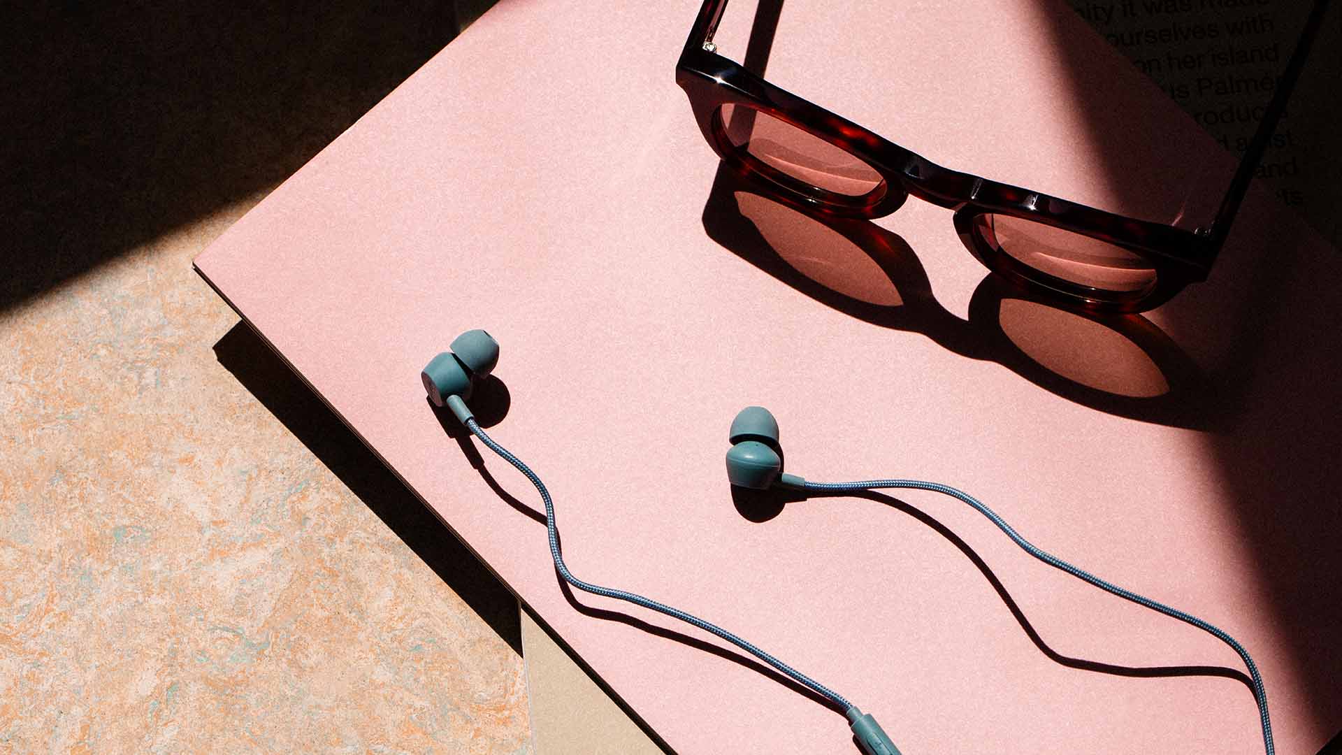 復古回潮，風格有線：Sudio V3 向 Y2K 美學致敬